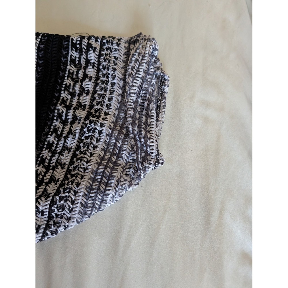 Fifth Culture Womens Black White Geometric Cold Shoulder Ruched Tunic Top - Picture 5 of 8